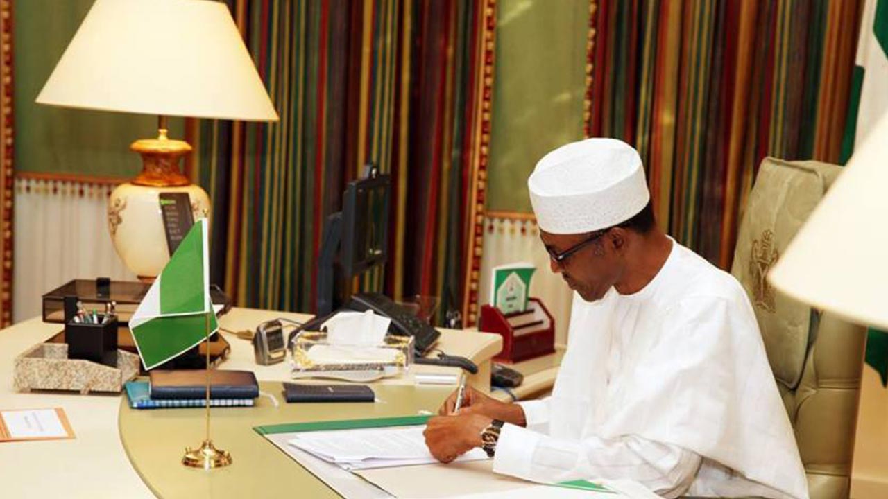 Buhari assures workers of ‘speedy passage’ of minimum wage