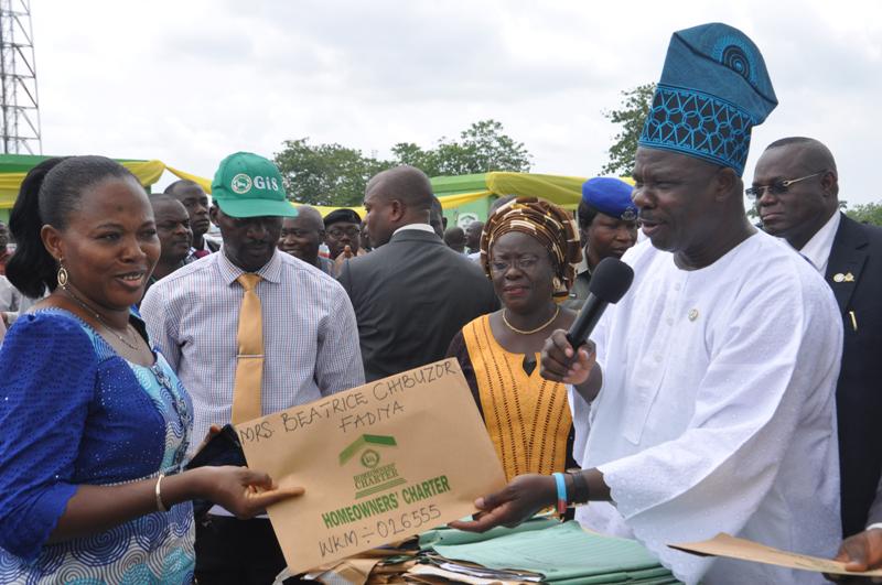Amosun presents 1000 C Of O as Christmas gift
