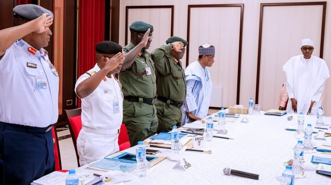 President Buhari meets service chiefs