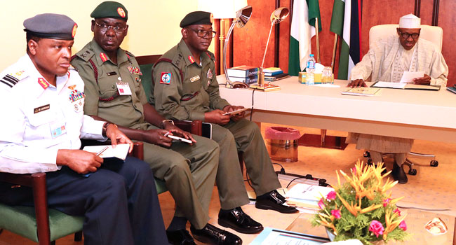 Buhari cancels FEC meeting, meets with Service chiefs