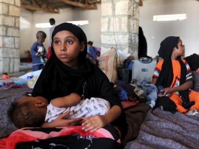 Yemenis fleeing Hodeidah Cram into temporary shelter