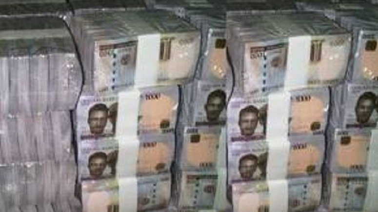 Naira Currency currently trading at N315 per dollar on parallel ...