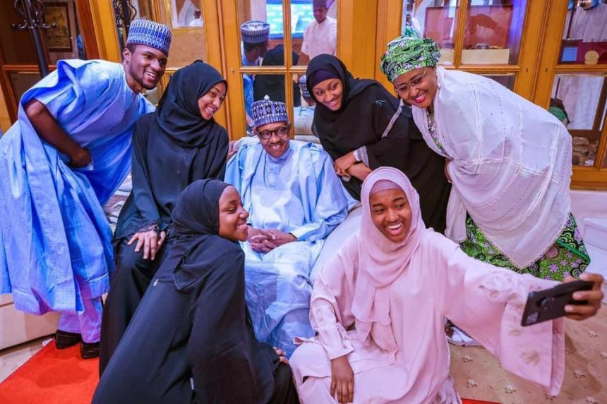 Photo Story: Buhari celebrates Eid-el-Fitri with family