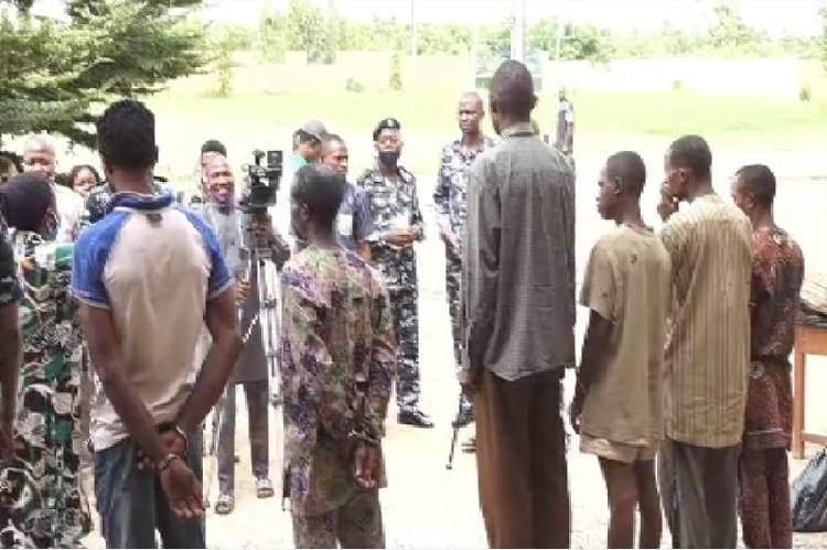 Osun police parade 7 suspected rapists