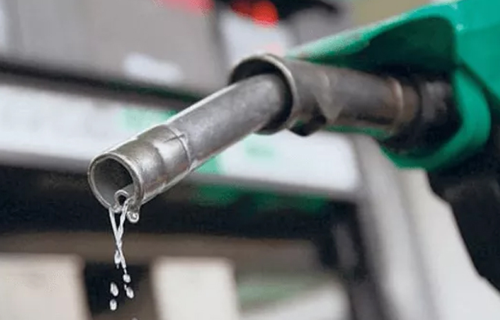 FG reduces petrol pump price to N121.50