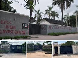 Breaking: EFCC seals off Saraki's five assets in Lagos [Photos ...