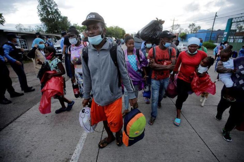 Stranded migrants continue trek towards U.S. border