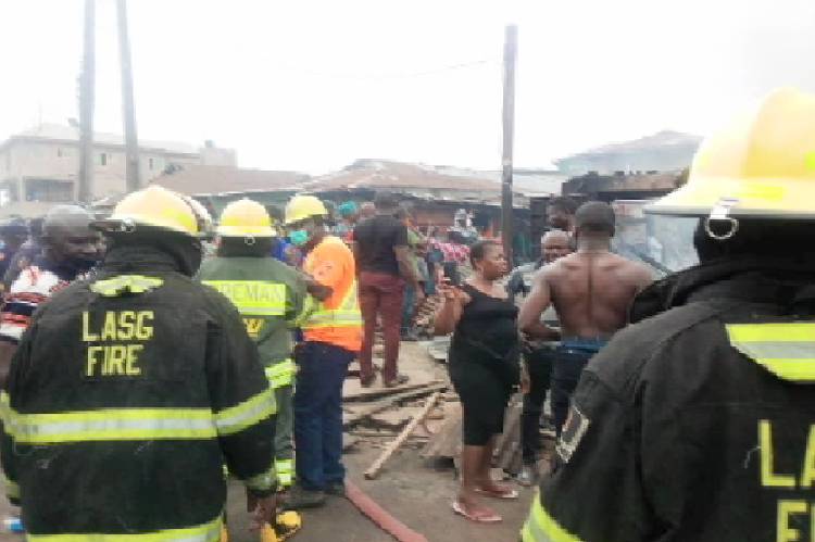Lagos: Fire engulfs mattress market in Mushin