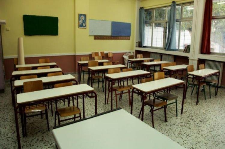 Greece shuts down schools amid rising COVID-19 cases