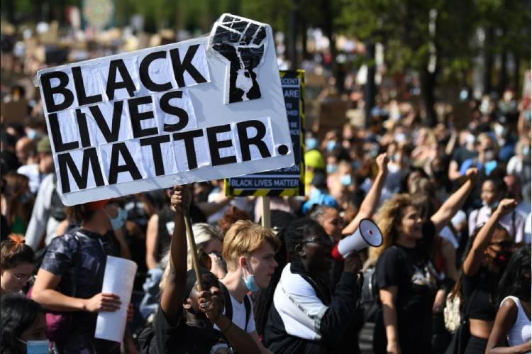 Fresh outrage over police killing of unarmed black man in Ohio