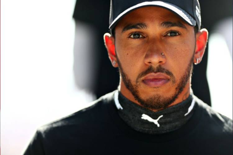 Lewis Hamilton to be knighted by Queen Elizabeth