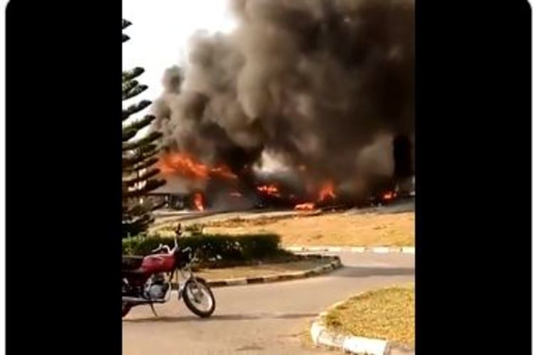 BREAKING: Petrol tanker explodes at Ondo University gate