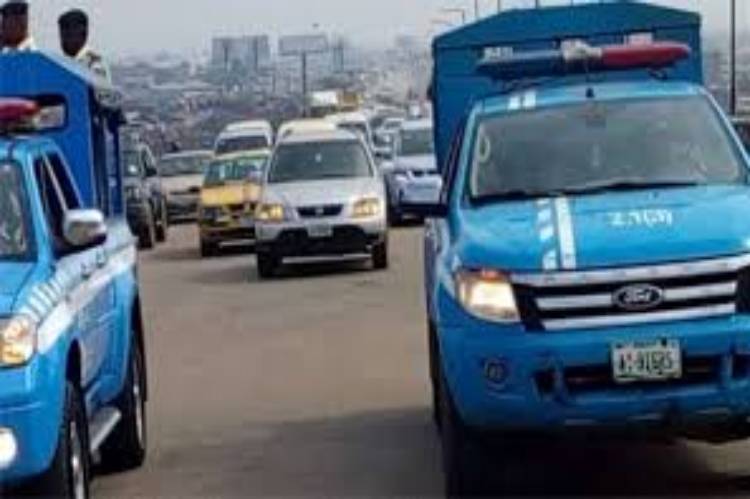 FRSC clears Lagos/Ibadan expressway of obstruction