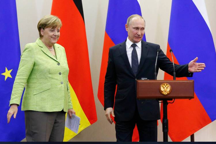Putin, Merkel discuss joint vaccine production