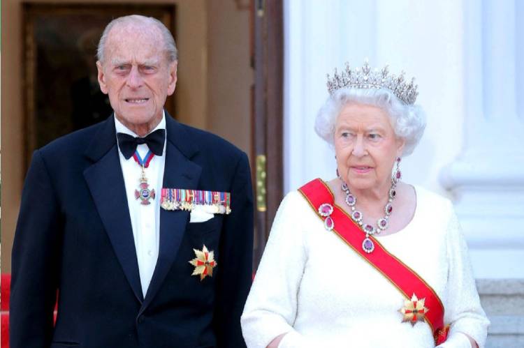 Queen Elizabeth, Duke of Edinburgh receive Covid-19 vaccine