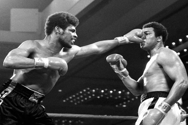 Boxer Leon Spinks, who toppled Muhammad Ali, dies at 67