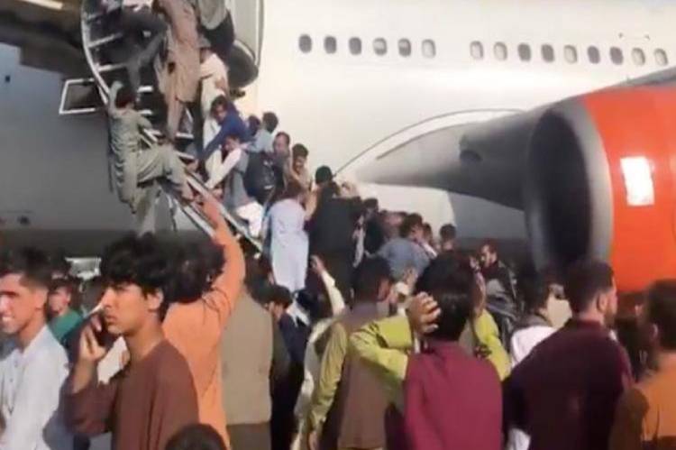 Taliban urge people to leave Kabul airport following death of twelve persons