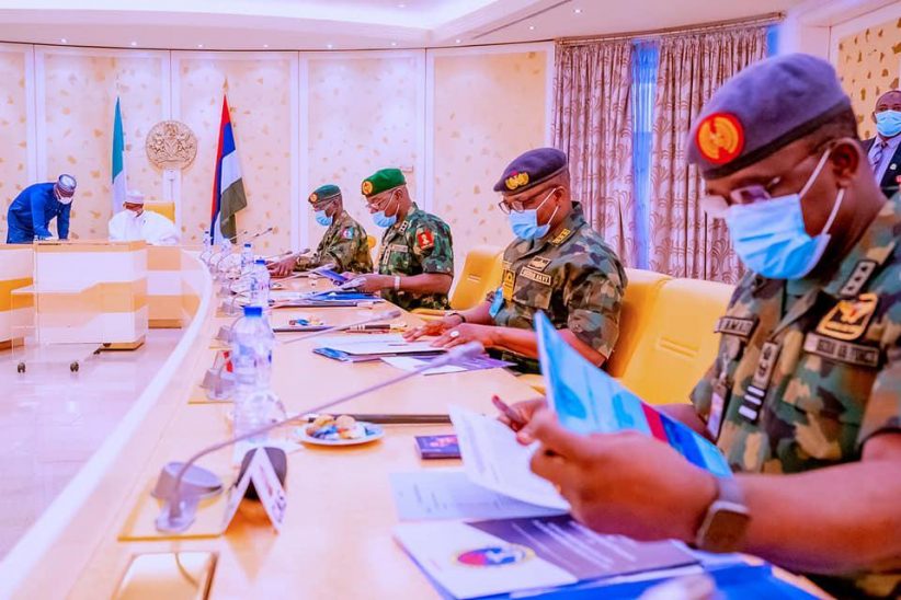 SPresident Buhari meets Service chiefs, others