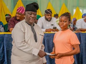 Another 100 Students benefit from Oyo Speaker's Bursary program 