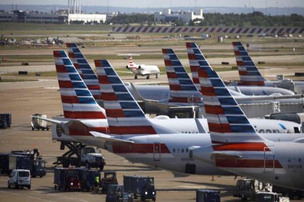 American Airlines cancels hundreds of flights over Halloween weekend