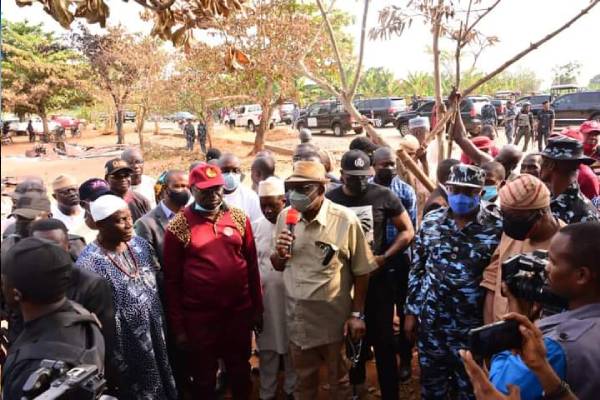 Akeredolu visits community attacked by herdsmen in Ose LGA, promises to bring perpetrators to justice