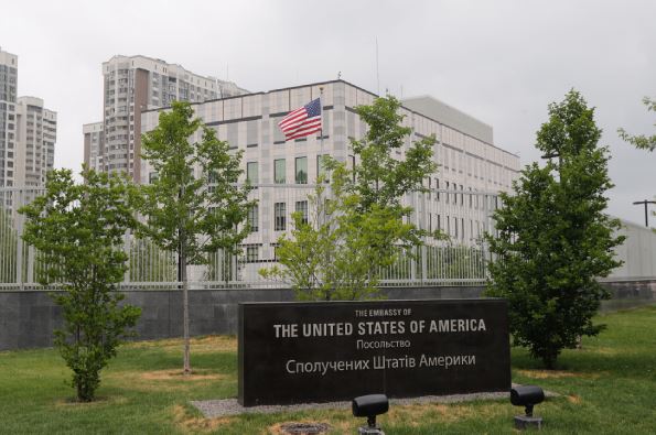 US orders families of embassy staff out of Ukraine amid fears of Russian invasion