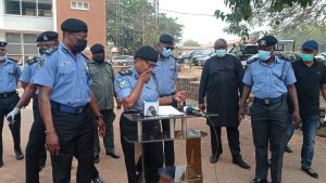Oyo Police parade suspected kidnappers along Onigari-Lagos Ibadan expresswa