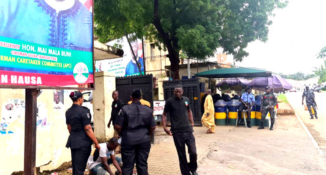 APC crisis: Heavy security men deploy to national secretariat