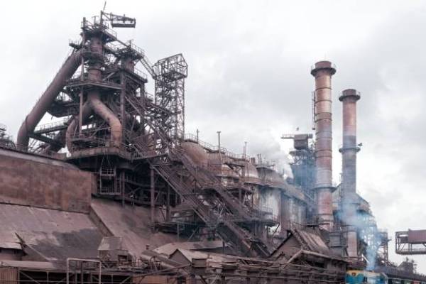 Russia-Ukraine war: Putin orders troops to block Mariupol steel plant
