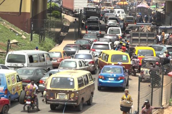 Security agencies resist Students attempt to block Ibadan-Ife road