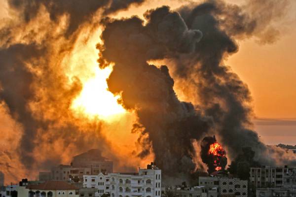 Israeli Airstike kills 10 in Gaza, militants vow revenge