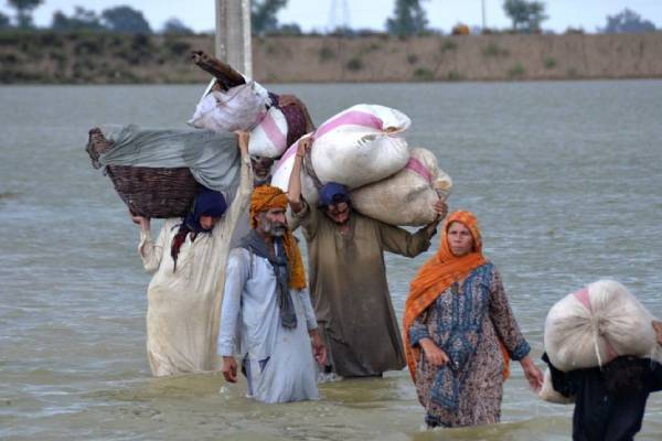 Pakistan Appeals for More International Help to Tackle Flooding