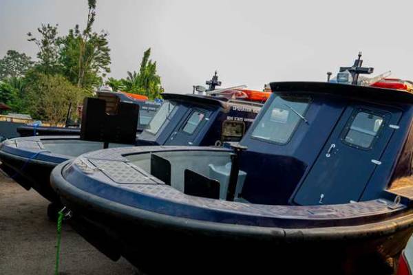 FG LAUNCHES 8 GUNBOATS FOR NSCDC TO FIGHT ILLEGAL OIL BUNKERING