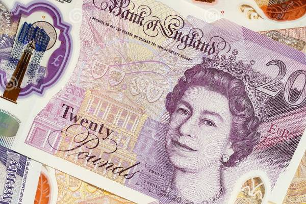 UK Residents in race to exchange paper banknotes