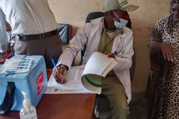 NYSC CORP MEMBER ORGANISES MEDICAL OUTREACH FOR INMATES, PRISON OFFICIALS