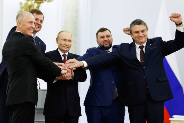 putin signs decree annexing 4 Ukrainian Regions