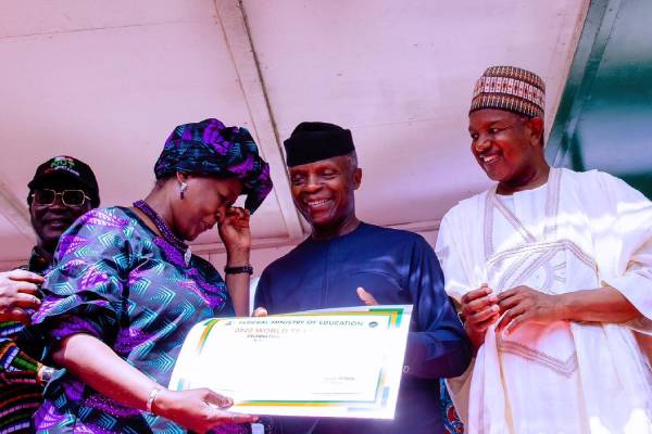 FG CELEBRATES TEACHERS IN ABUJA, HANDS OUT AWARDS