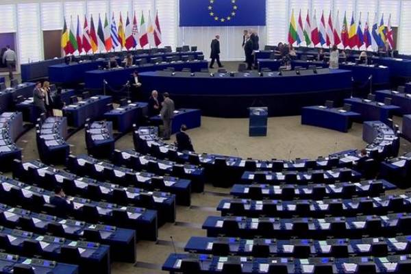 EU OPARLIAMENT APPROVES SINGLE CHARGING DEVICE FOR ELECTRONICS
