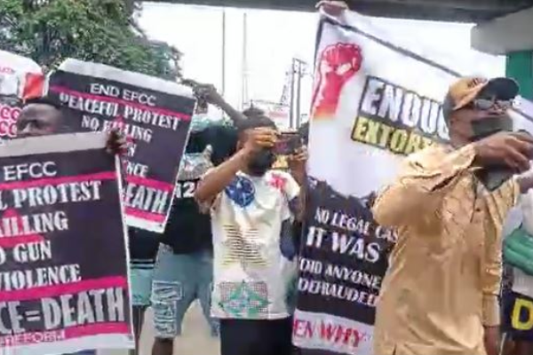 Oyo youth protest illegal arrests, want EFCC scrapped