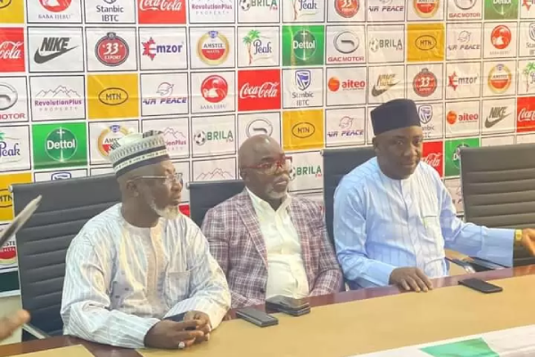 Pinnick formally hands over to new NFF president Ibrahim Gusau