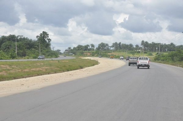 Policeman killed, another injured as gunmen abduct travellers on Lagos/Ibadan Expressway