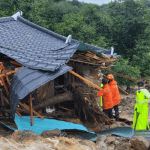 Extreme floods kill over 20 persons in South Korea, thousands evacuate